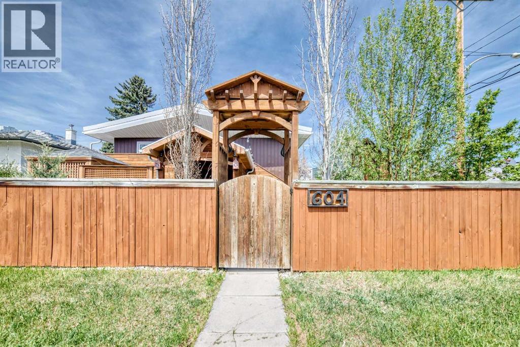 604 69 Avenue SW - 2