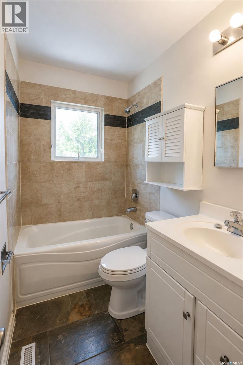 2410 Steuart AVENUE — photo 25