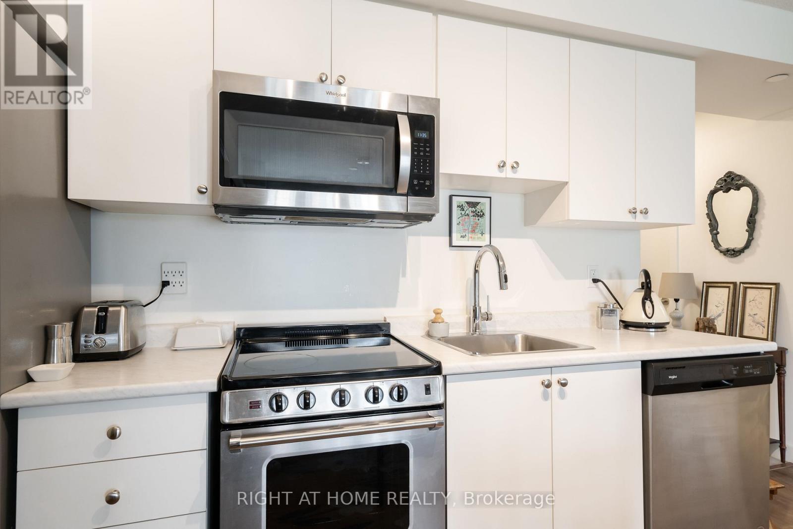 #807 10 WILBY CRESCENT - 10