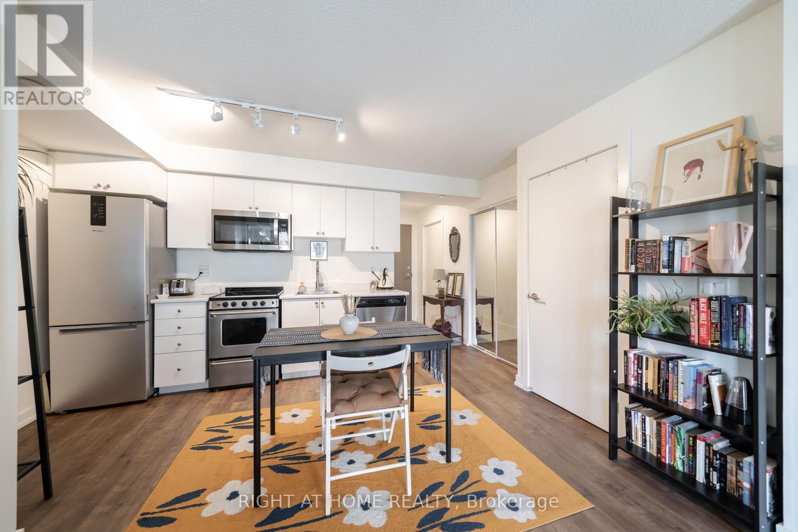 #807 10 WILBY CRESCENT - 11