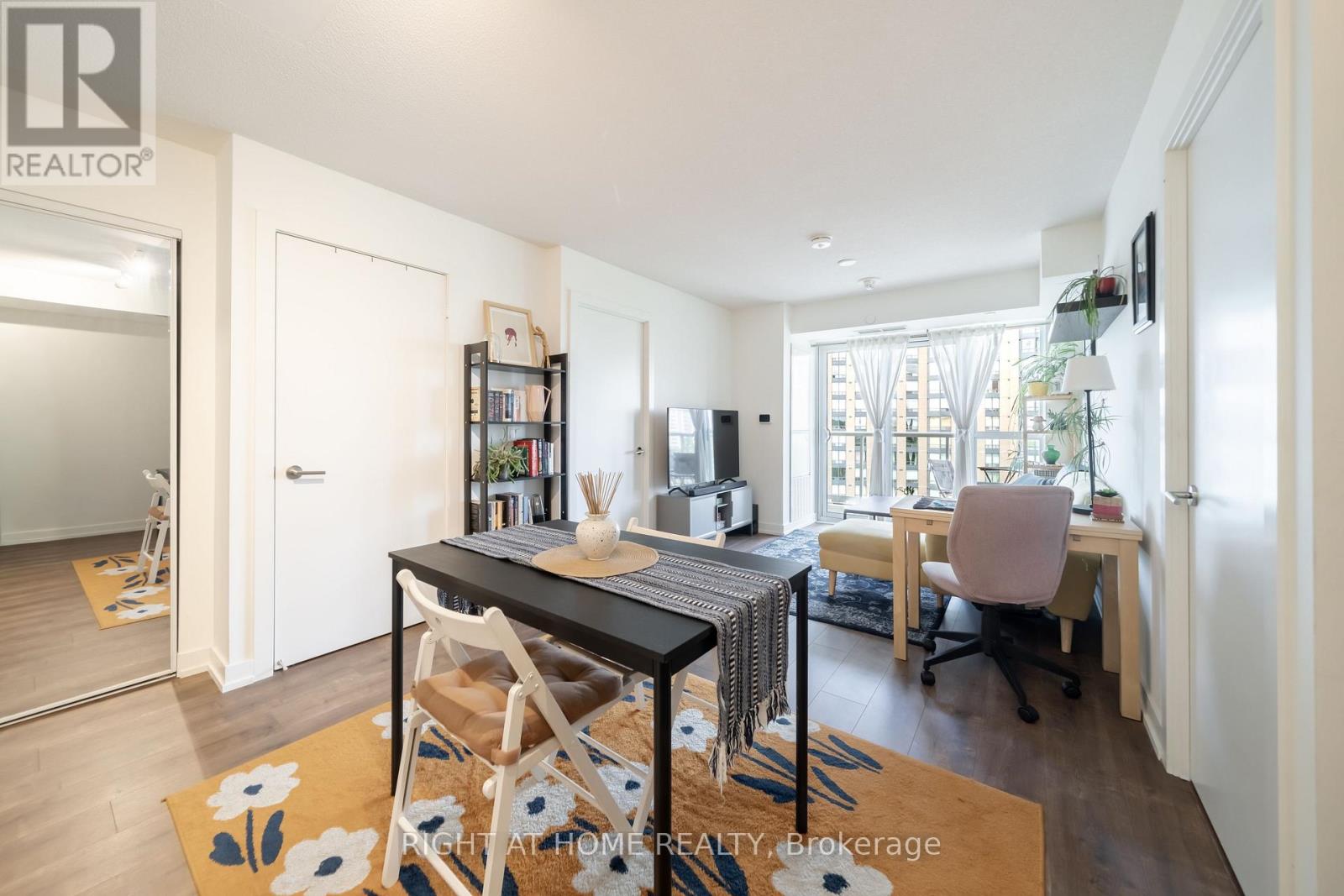 #807 10 WILBY CRESCENT - 13
