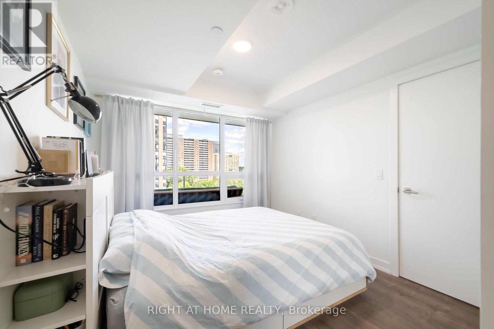 #807 10 WILBY CRESCENT - 15