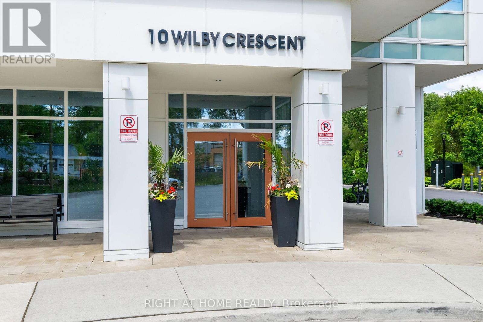 #807 10 WILBY CRESCENT - 2