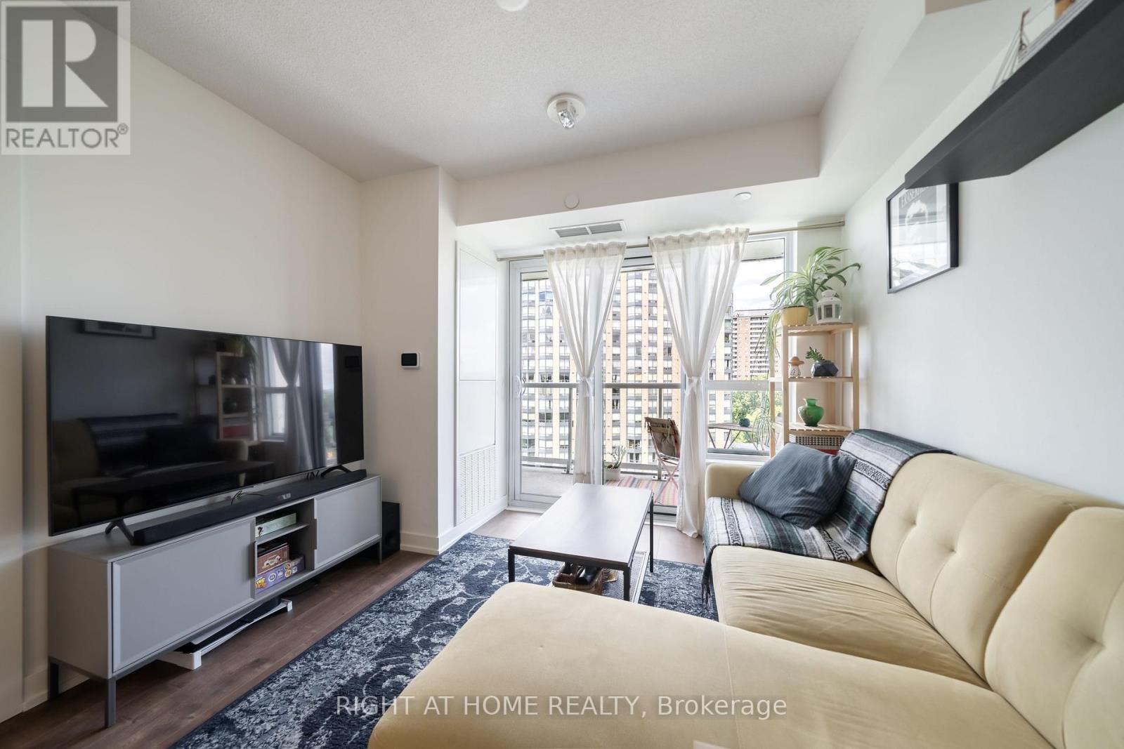 #807 10 WILBY CRESCENT - 24