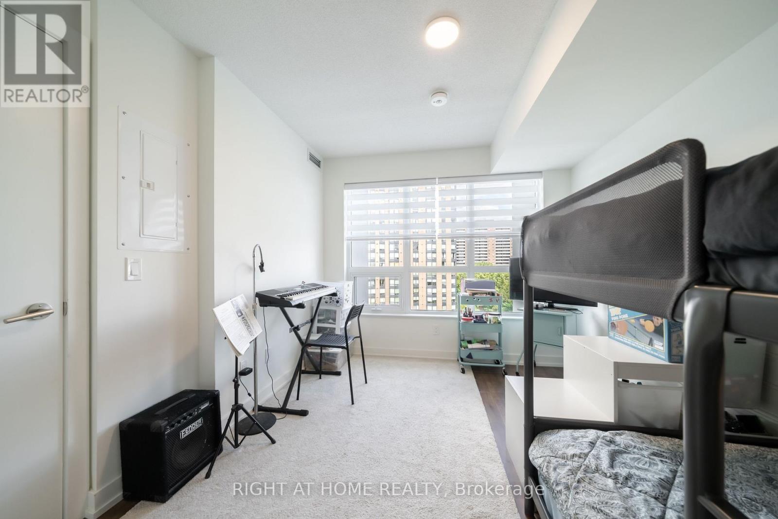 #807 10 WILBY CRESCENT - 26