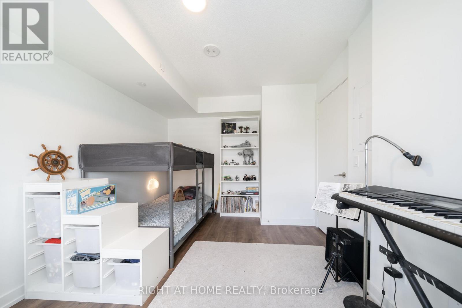 #807 10 WILBY CRESCENT - 28