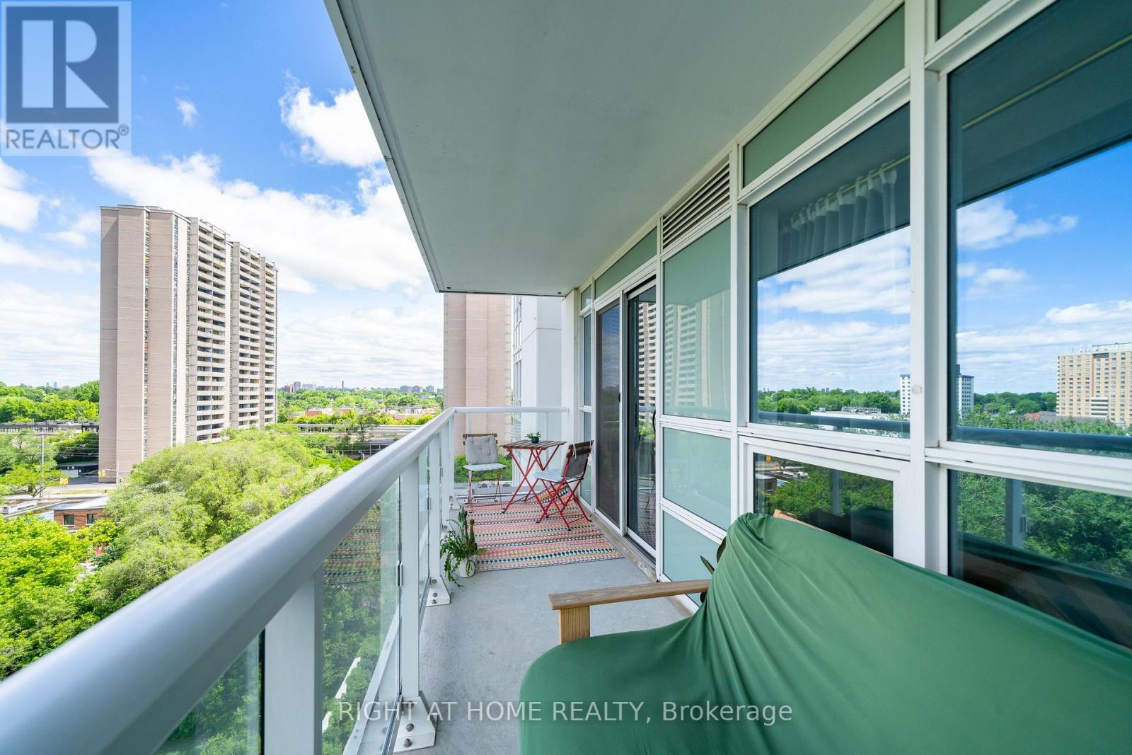 #807 10 WILBY CRESCENT - 35
