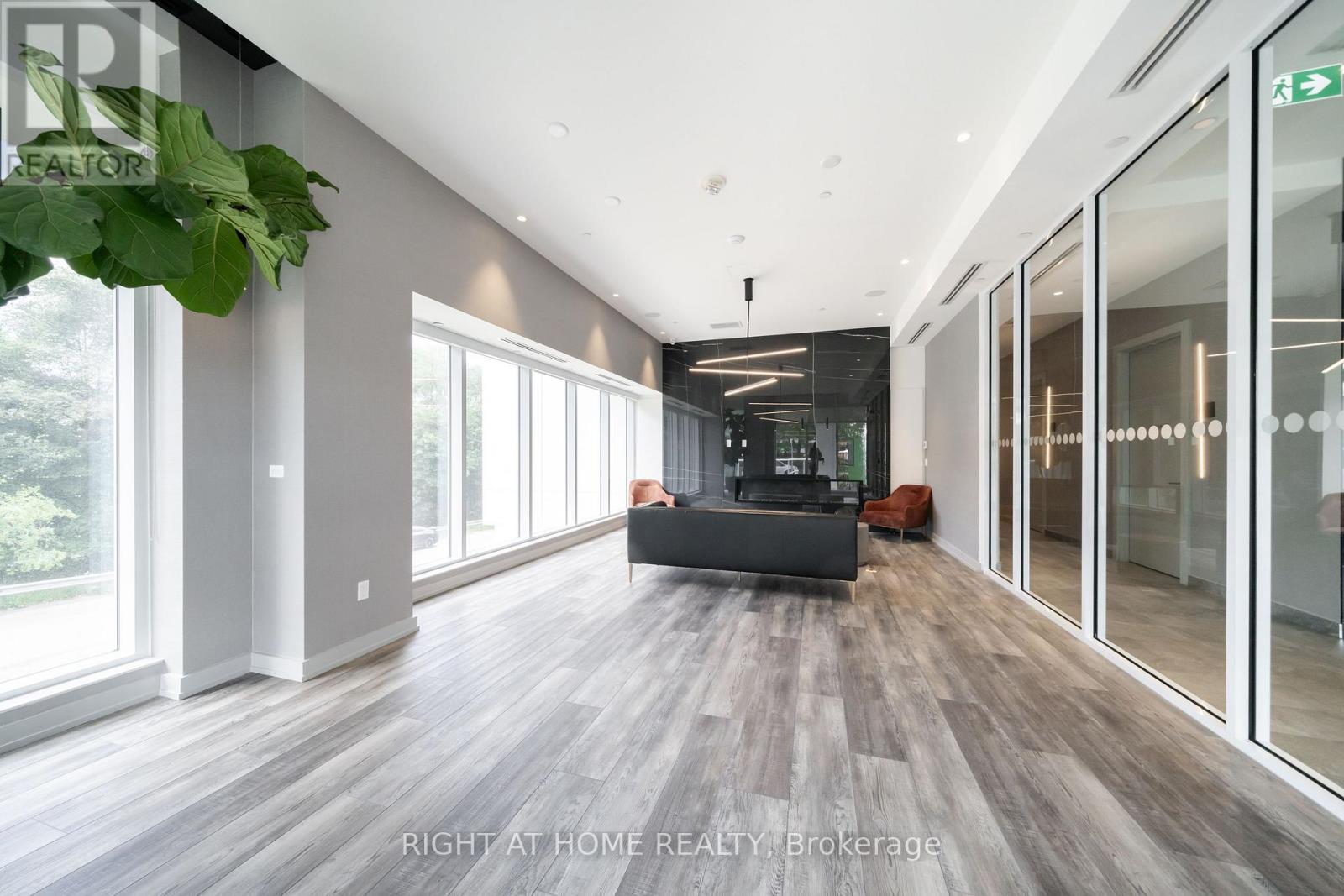 #807 10 WILBY CRESCENT - 39