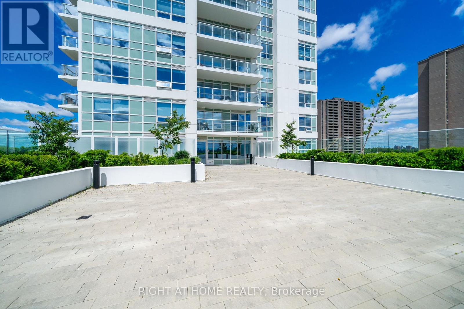 #807 10 WILBY CRESCENT - 43