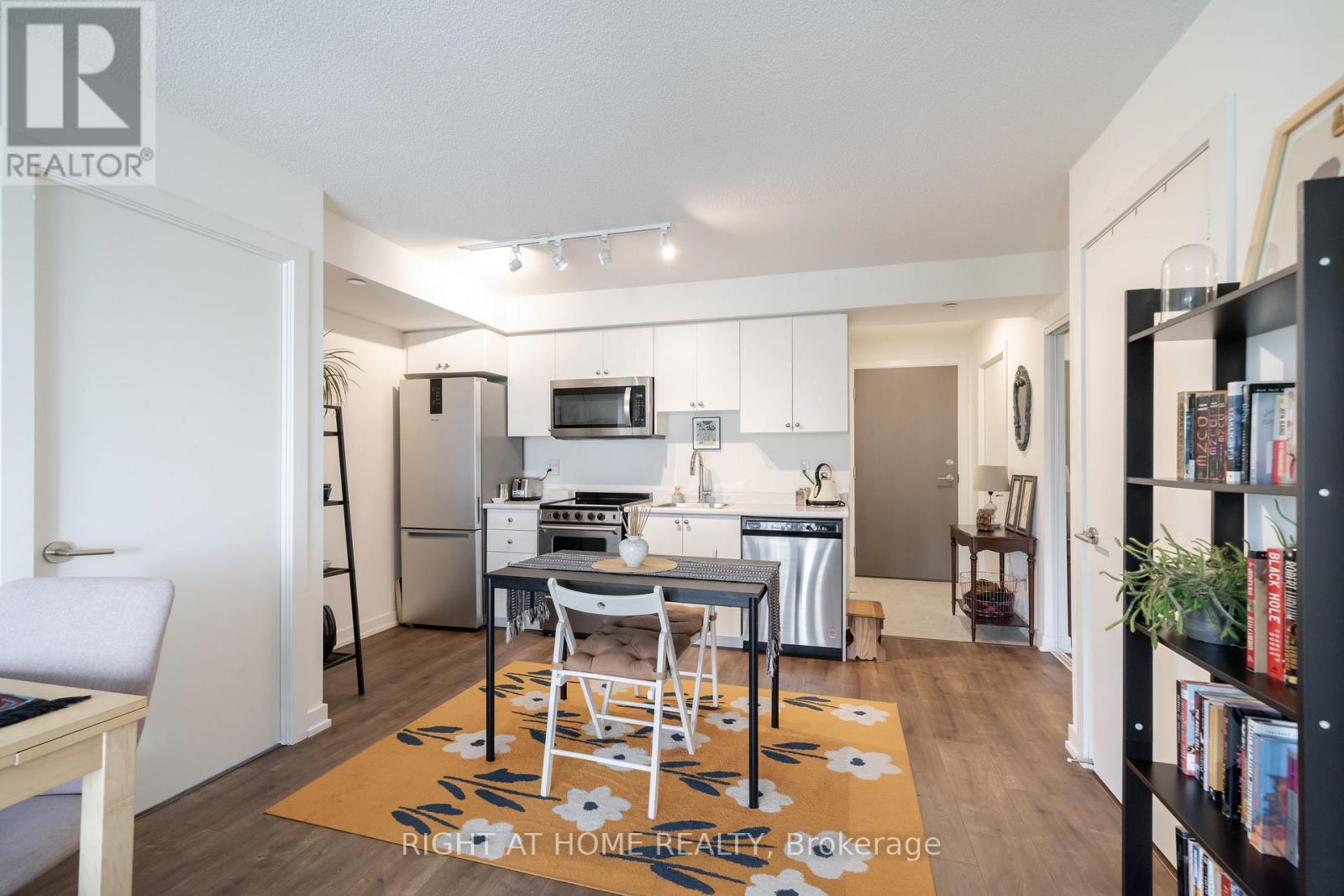#807 10 WILBY CRESCENT - 6