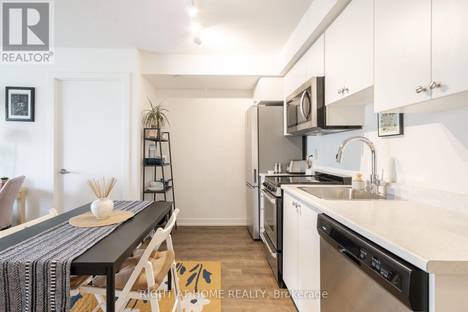 #807 10 WILBY CRESCENT - 7
