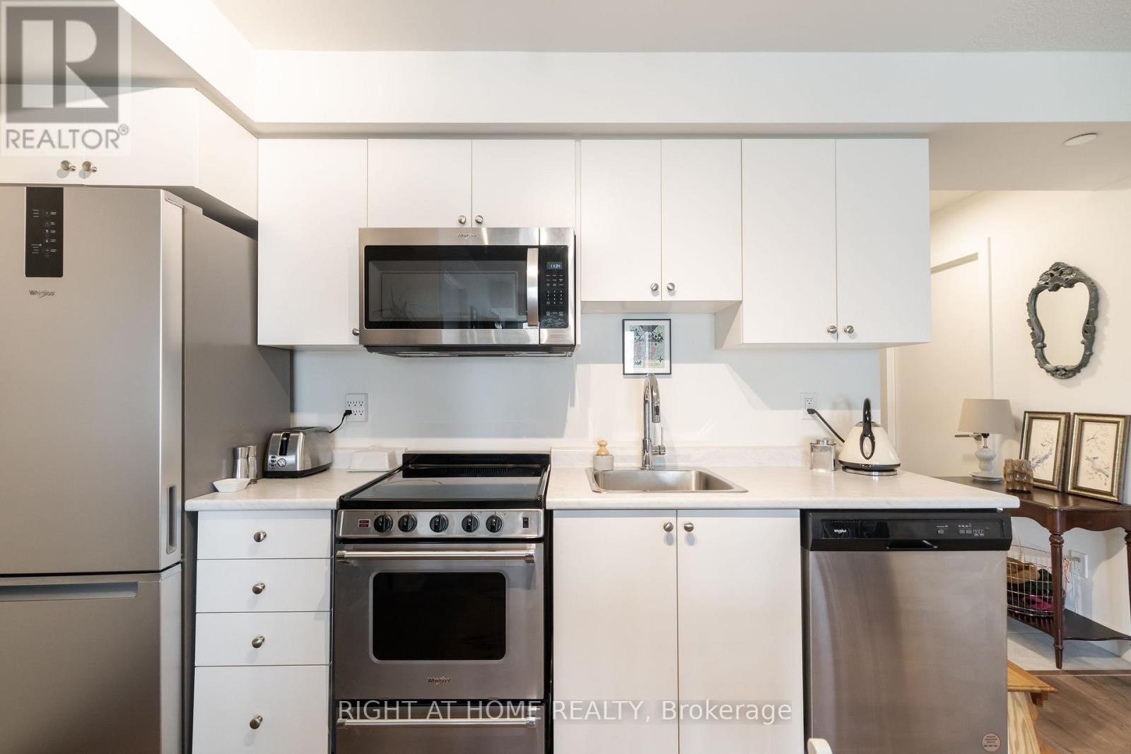 #807 10 WILBY CRESCENT - 9