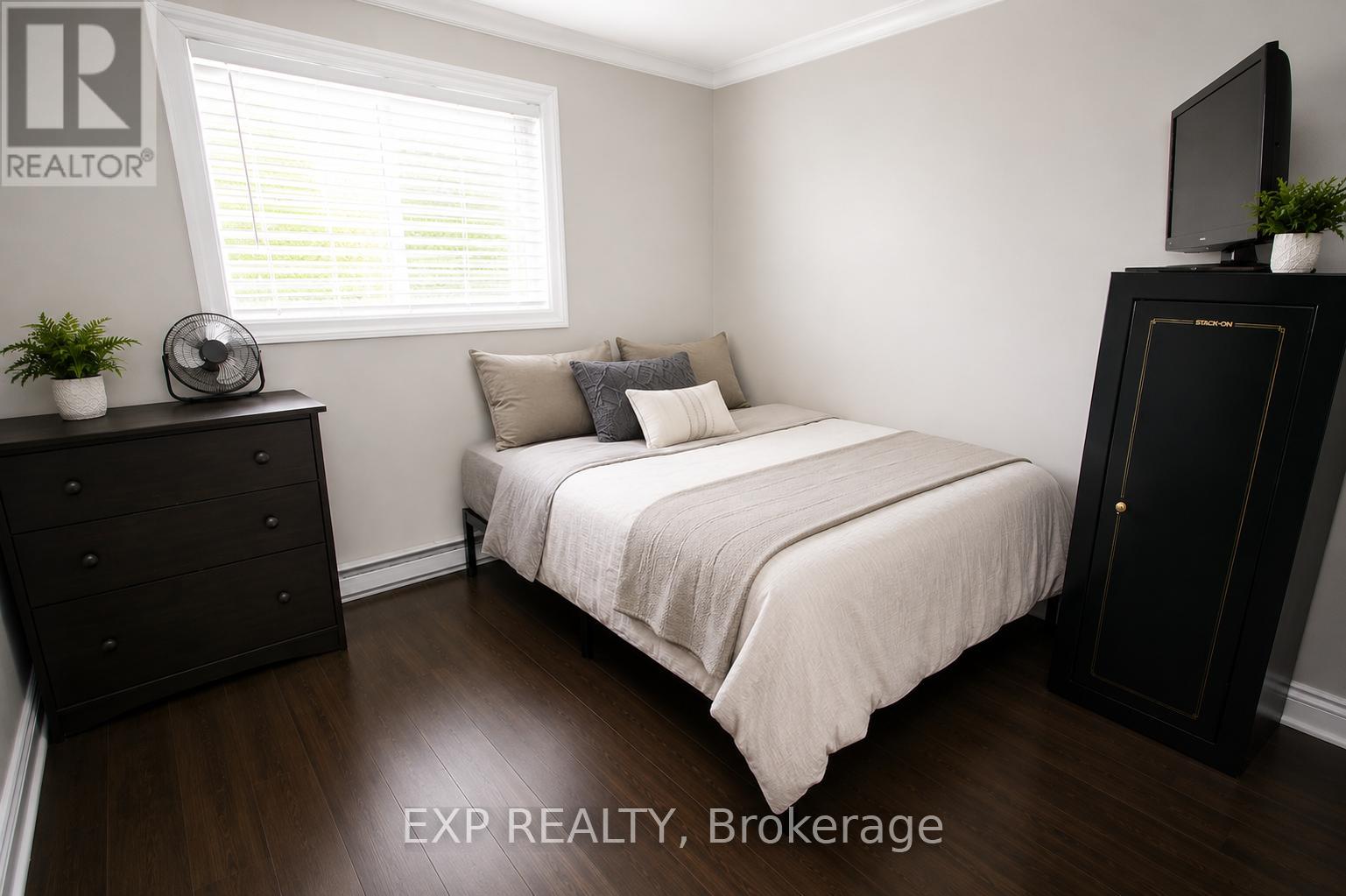 832 TOLLGATE ROAD W - 11