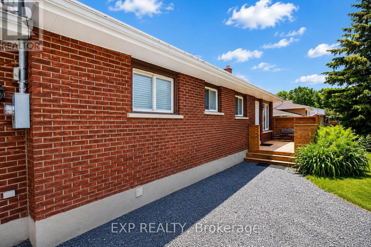 832 TOLLGATE ROAD W - 2