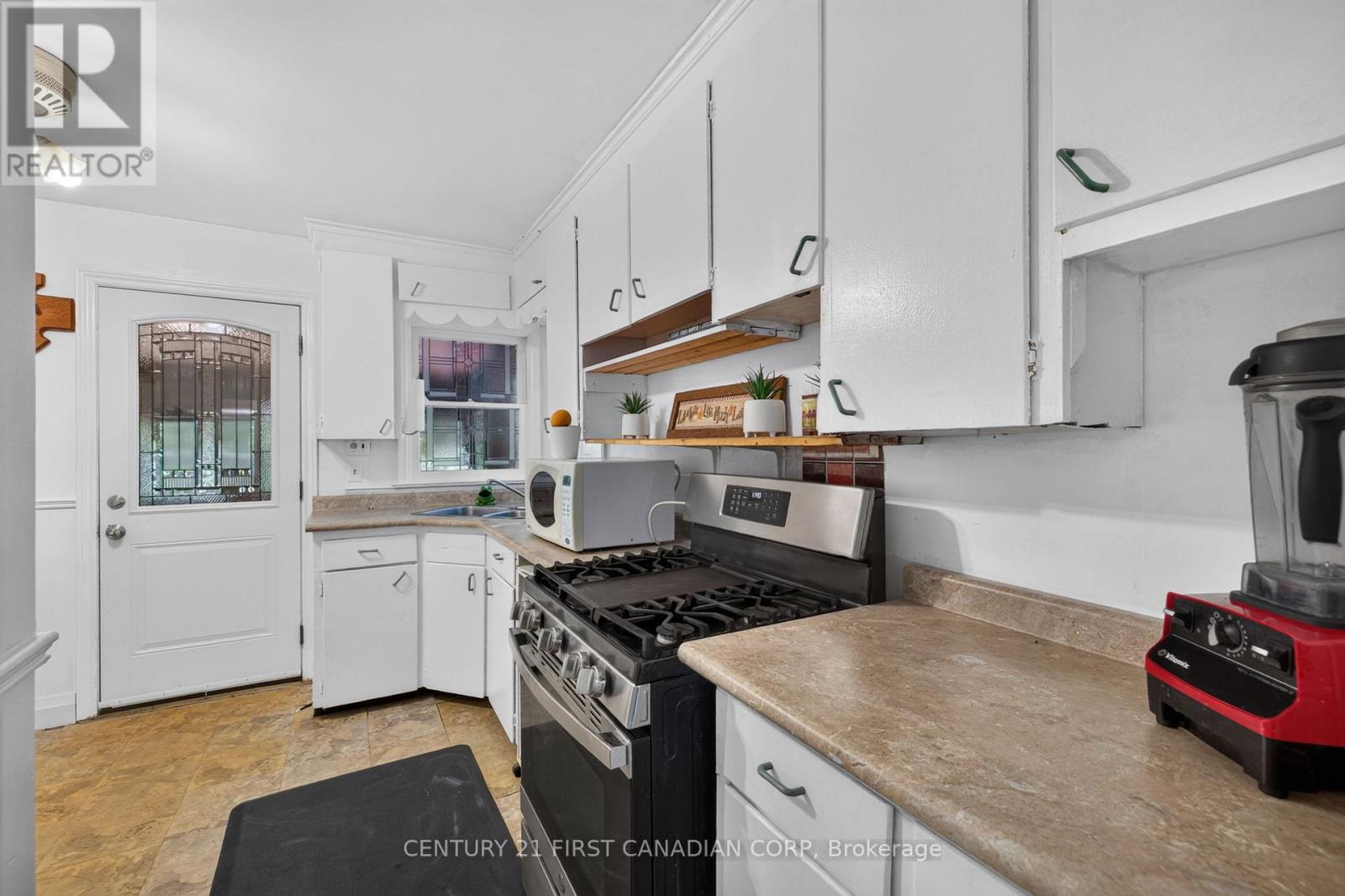 297 STEPHEN STREET - 15