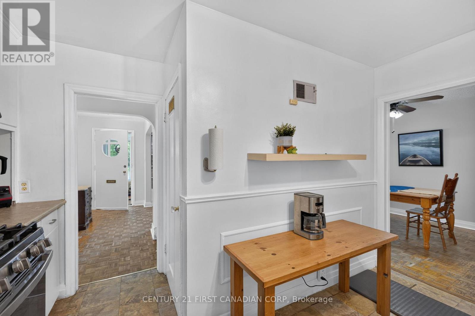 297 STEPHEN STREET - 16