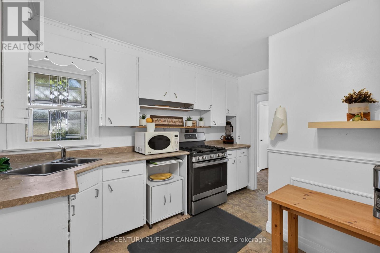 297 STEPHEN STREET - 18