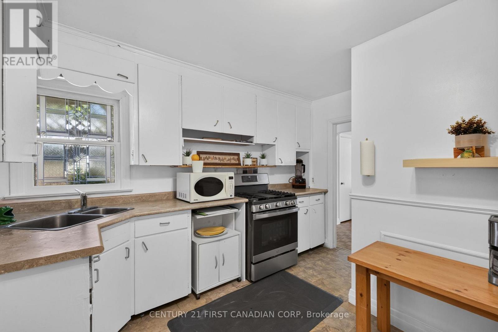 297 STEPHEN STREET - 19