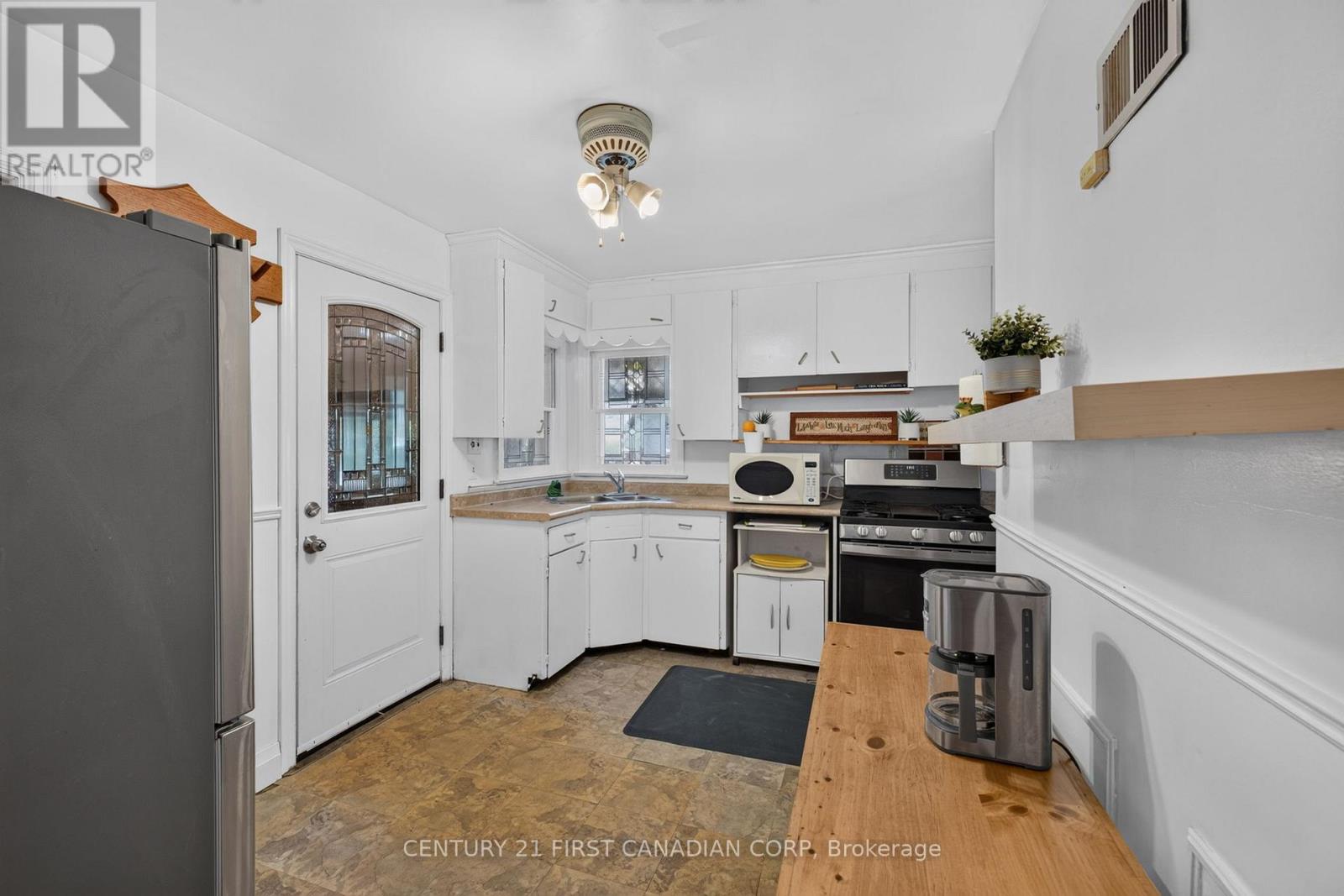 297 STEPHEN STREET - 20
