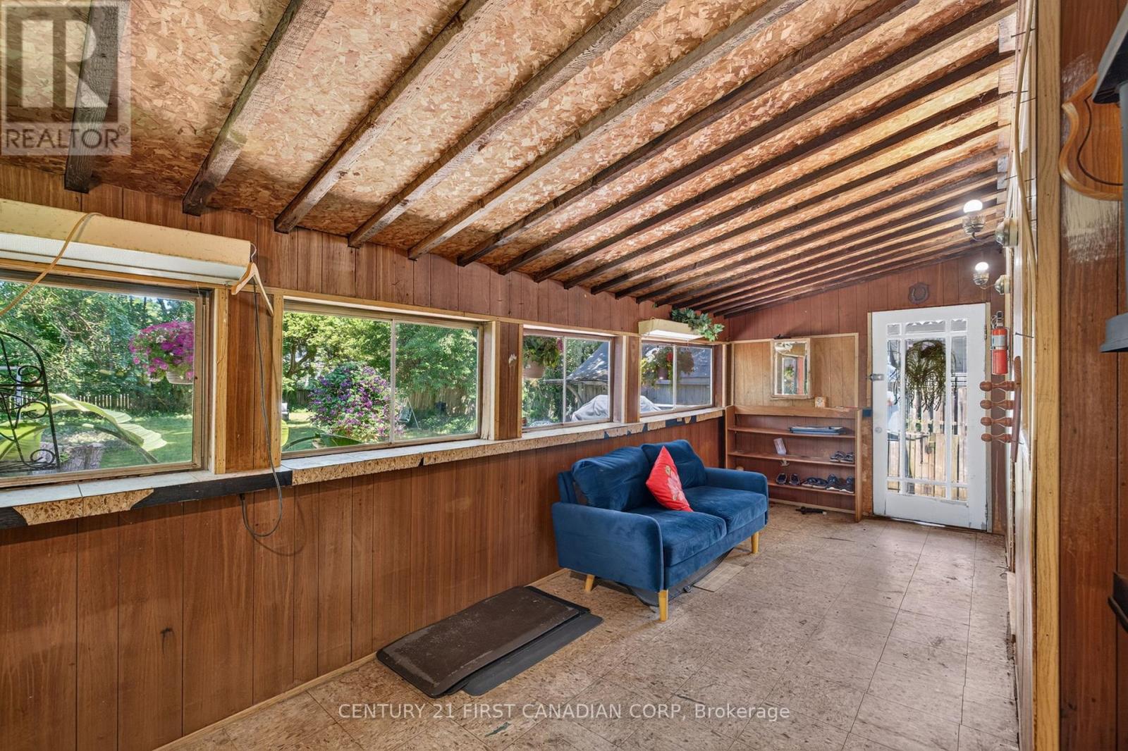 297 STEPHEN STREET - 22