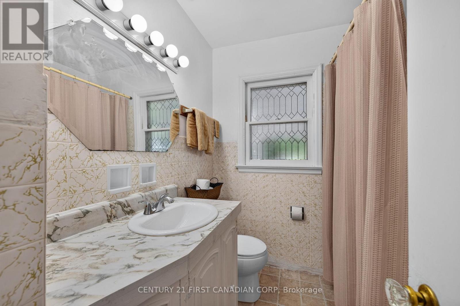 297 STEPHEN STREET - 26