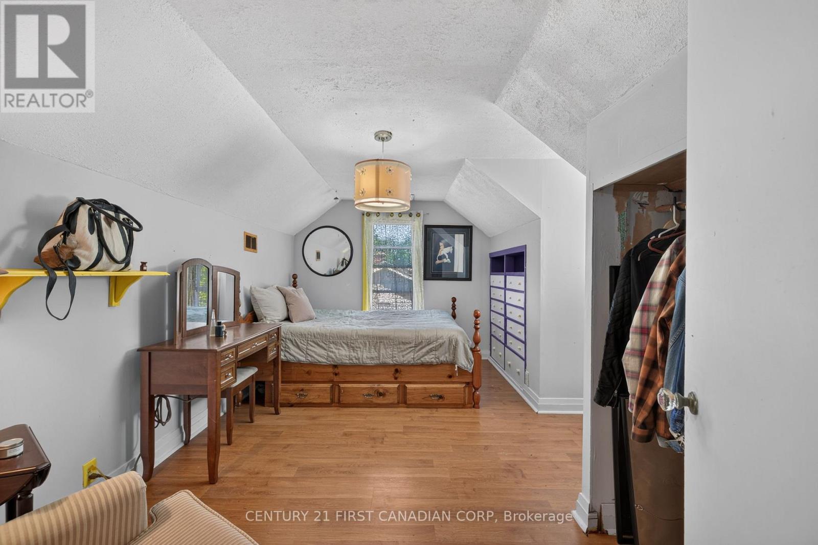 297 STEPHEN STREET - 28