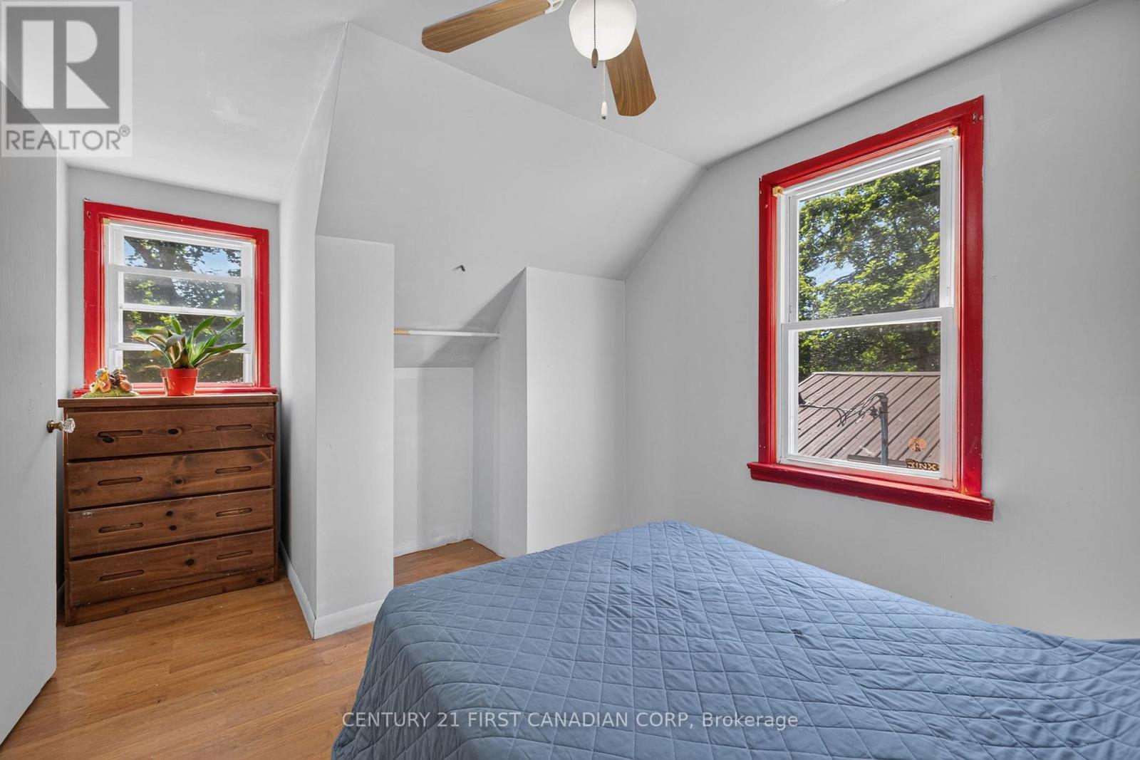 297 STEPHEN STREET - 31