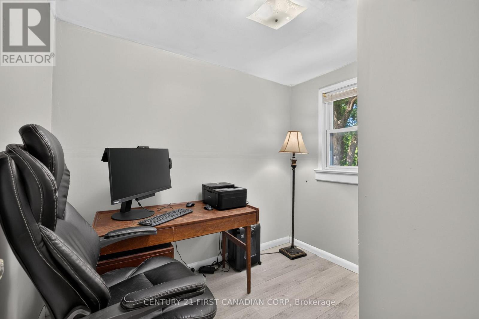 297 STEPHEN STREET - 32