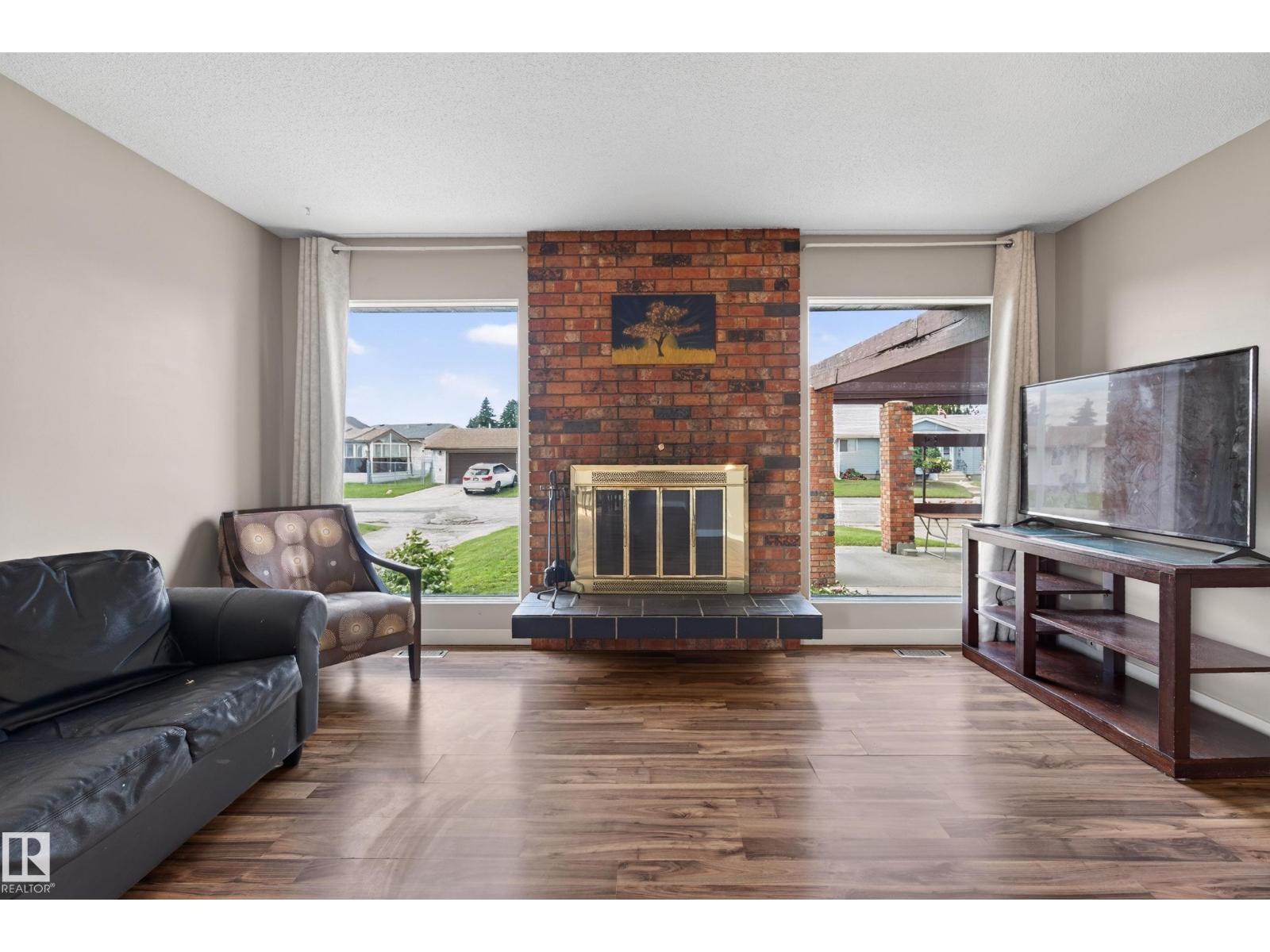15231 117 ST NW - 4
