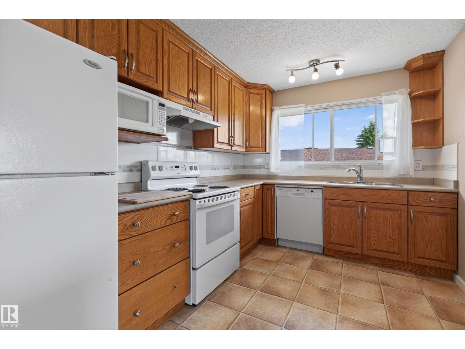 15231 117 ST NW - 10