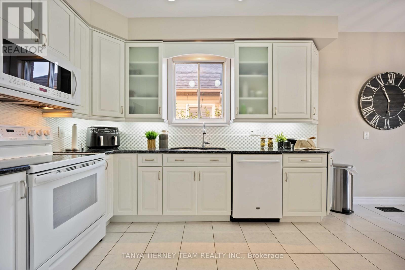 16 CODY AVENUE - 16