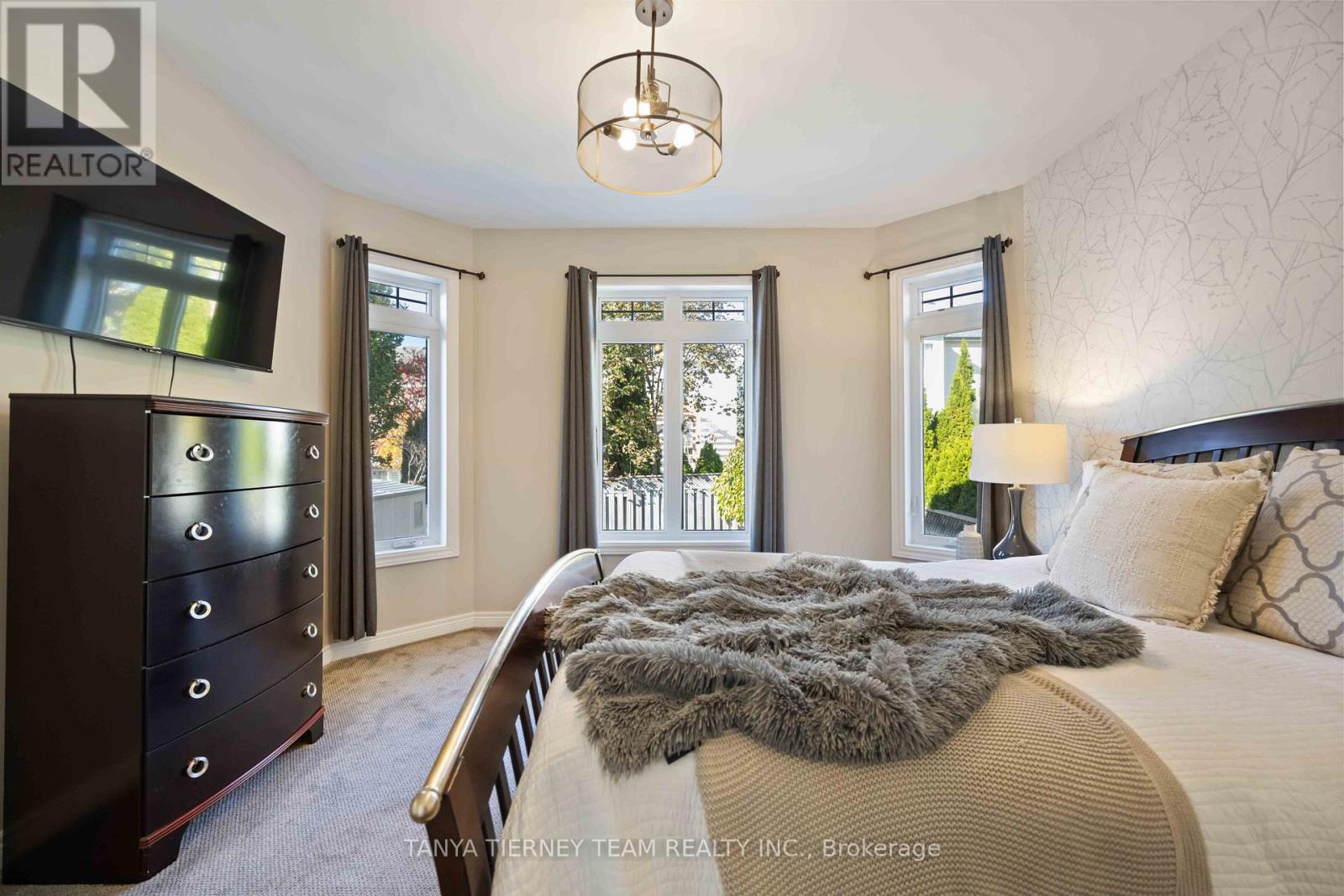 16 CODY AVENUE - 23