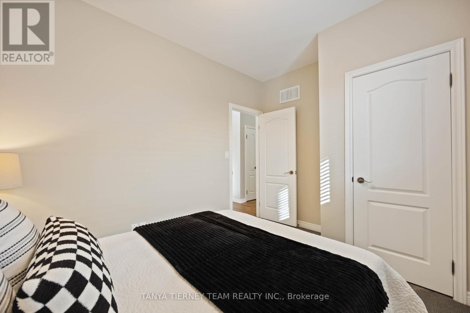 16 CODY AVENUE - 31