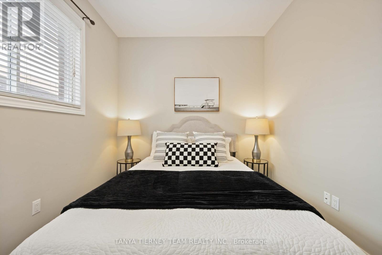16 CODY AVENUE - 32