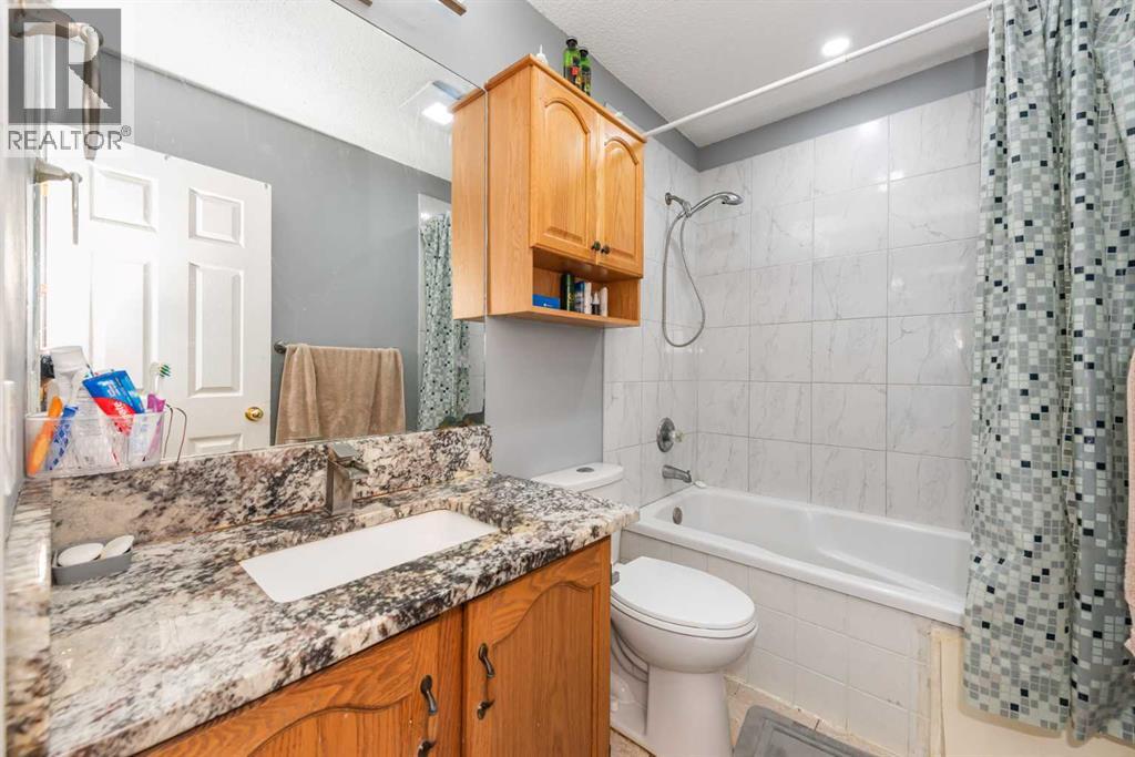 7820 Laguna Way NE - 18