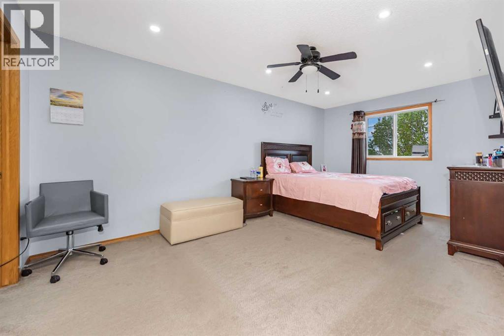 7820 Laguna Way NE - 16