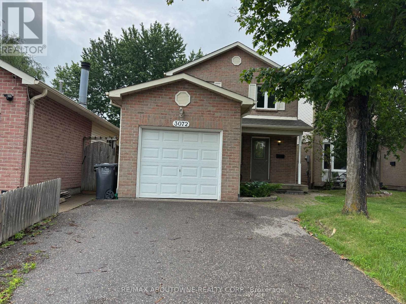 3072 PATRICK CRESCENT - 1