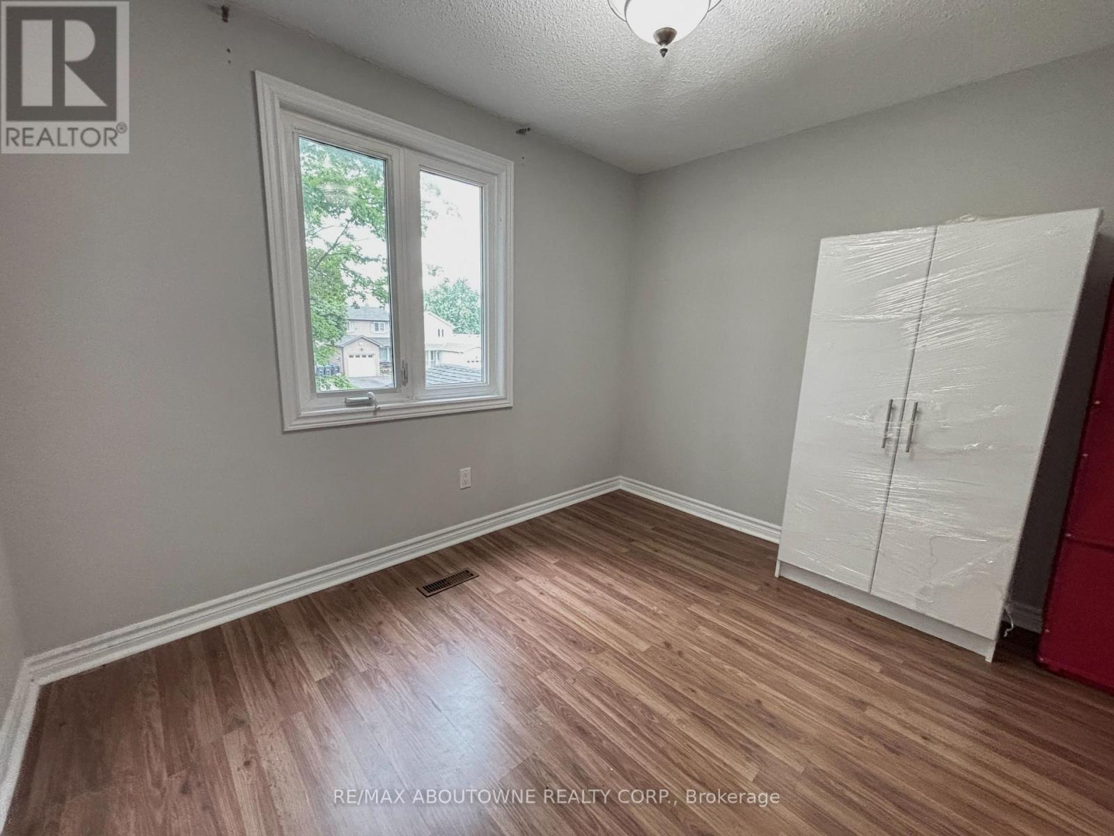 3072 PATRICK CRESCENT - 19