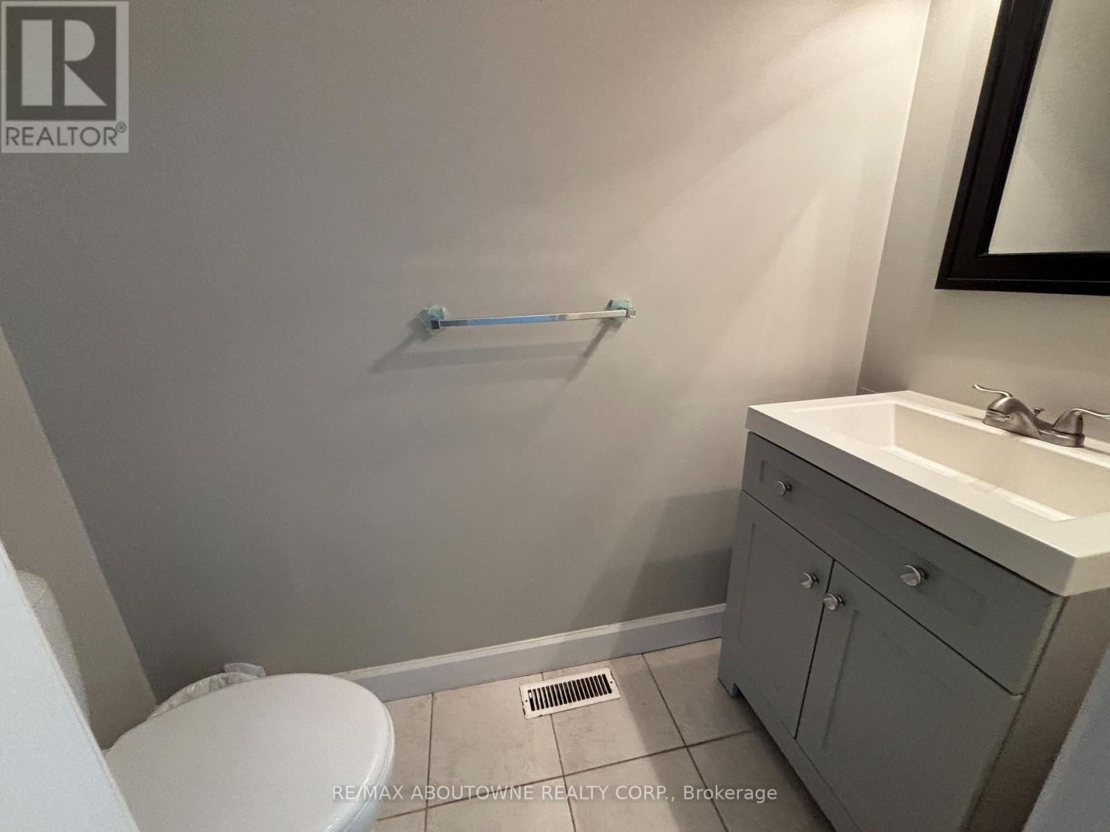 3072 PATRICK CRESCENT - 28