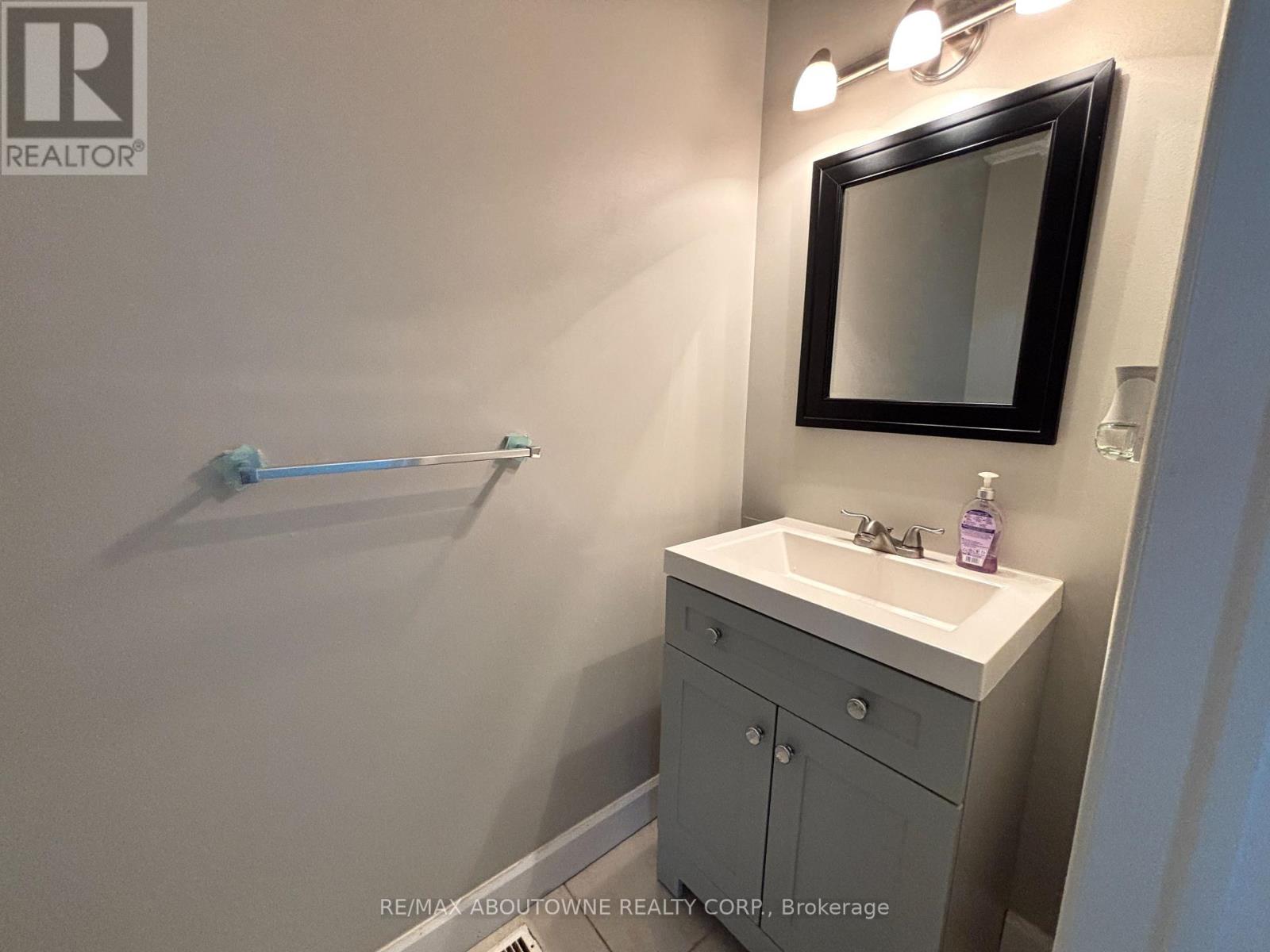 3072 PATRICK CRESCENT - 29