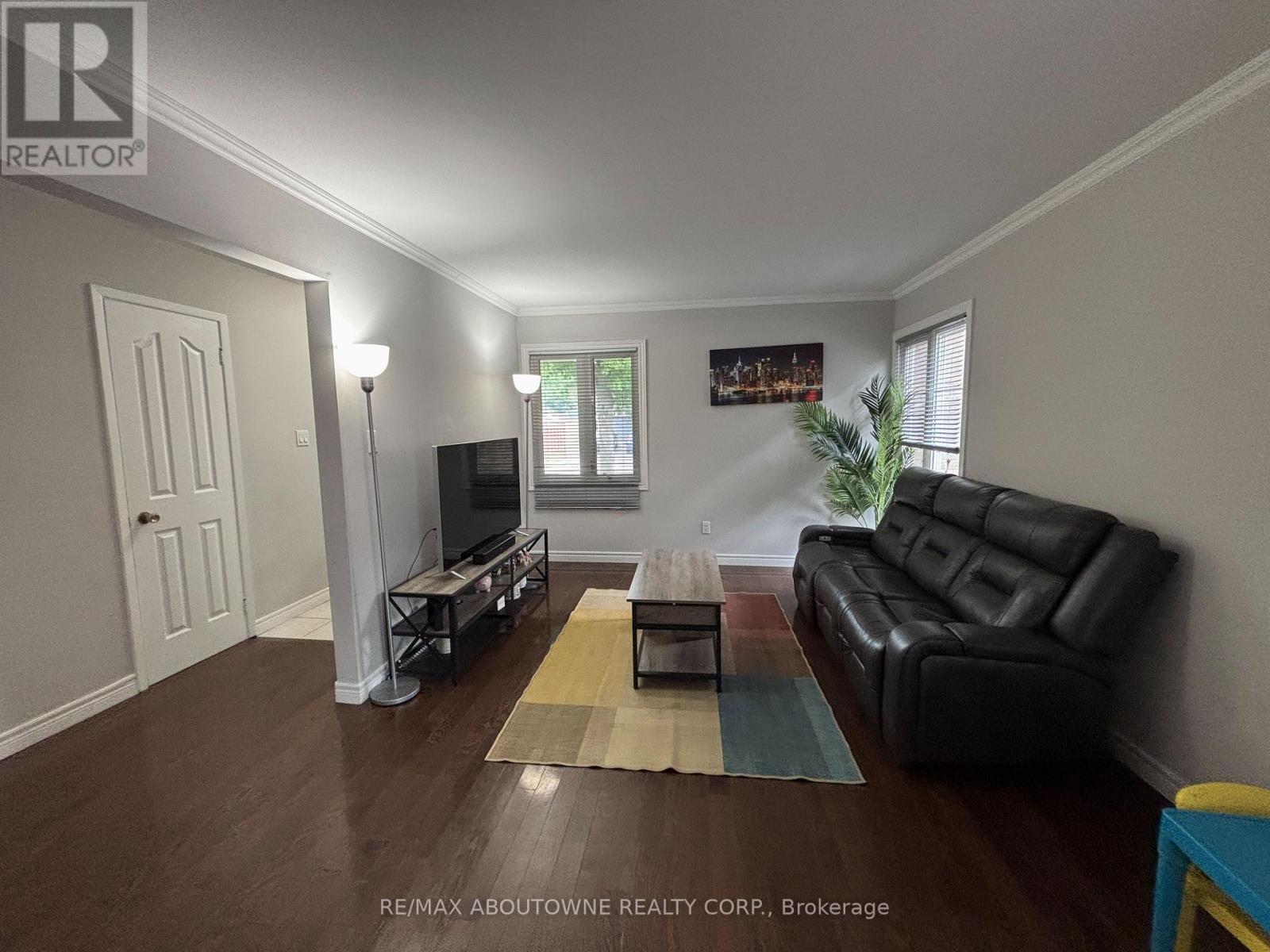 3072 PATRICK CRESCENT - 6