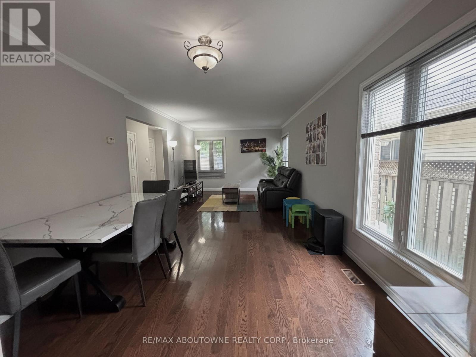 3072 PATRICK CRESCENT - 8