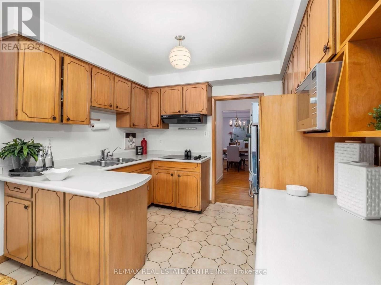 3574 GOLDEN ORCHARD DRIVE - 2