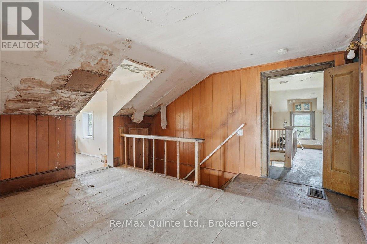 812 ENRIGHT ROAD N - 14