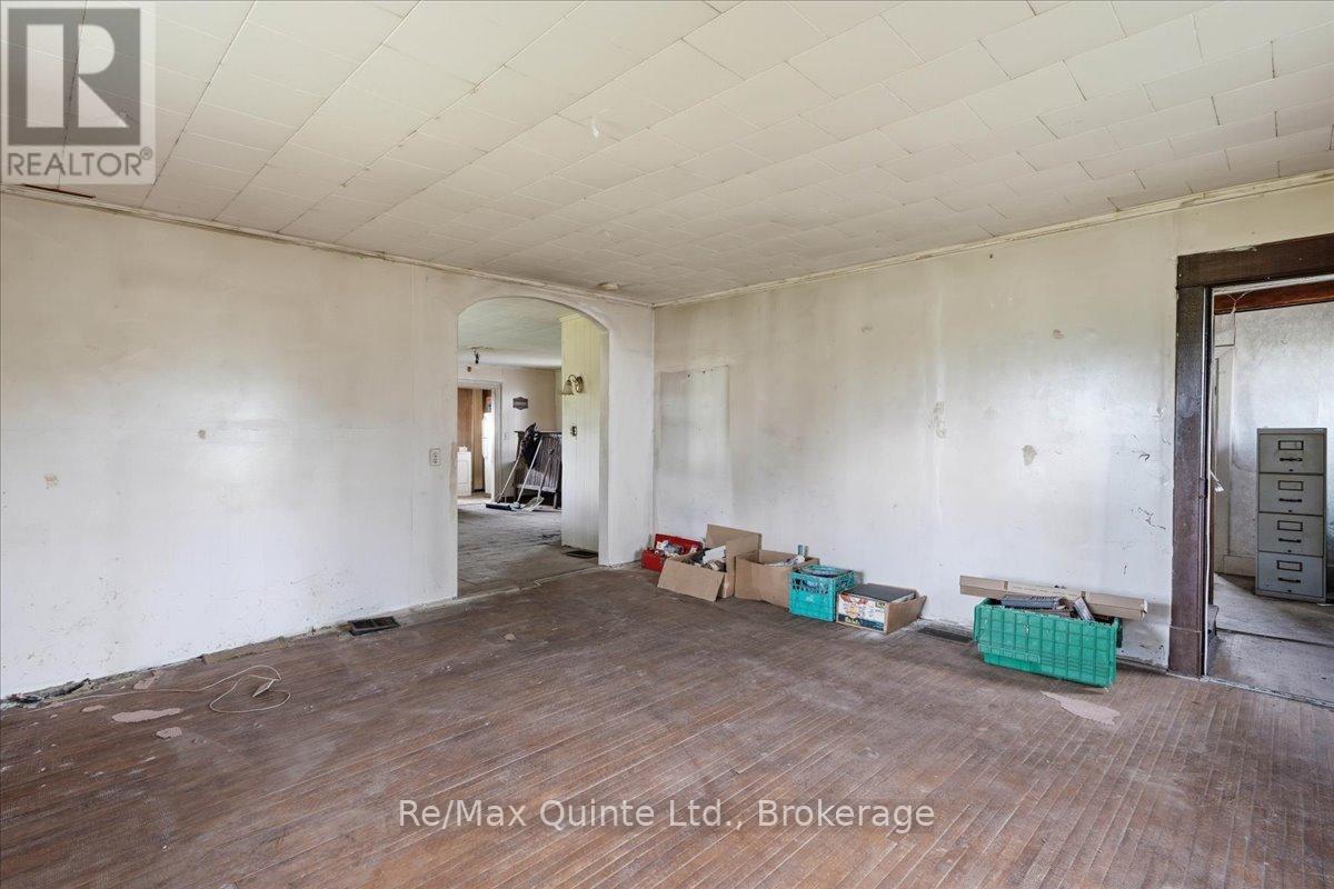 812 ENRIGHT ROAD N - 11