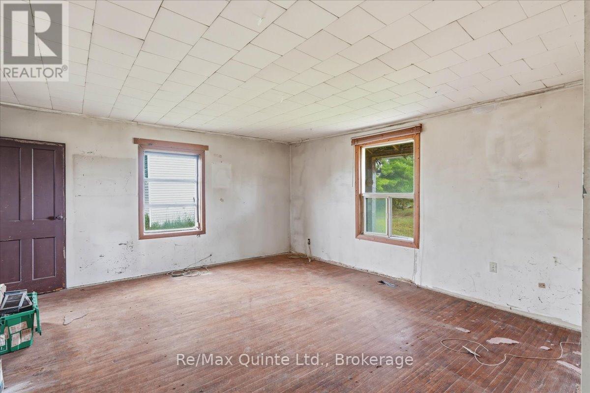 812 ENRIGHT ROAD N - 10