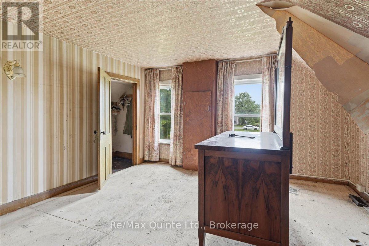 812 ENRIGHT ROAD N - 18