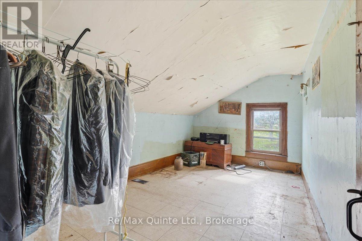 812 ENRIGHT ROAD N - 21