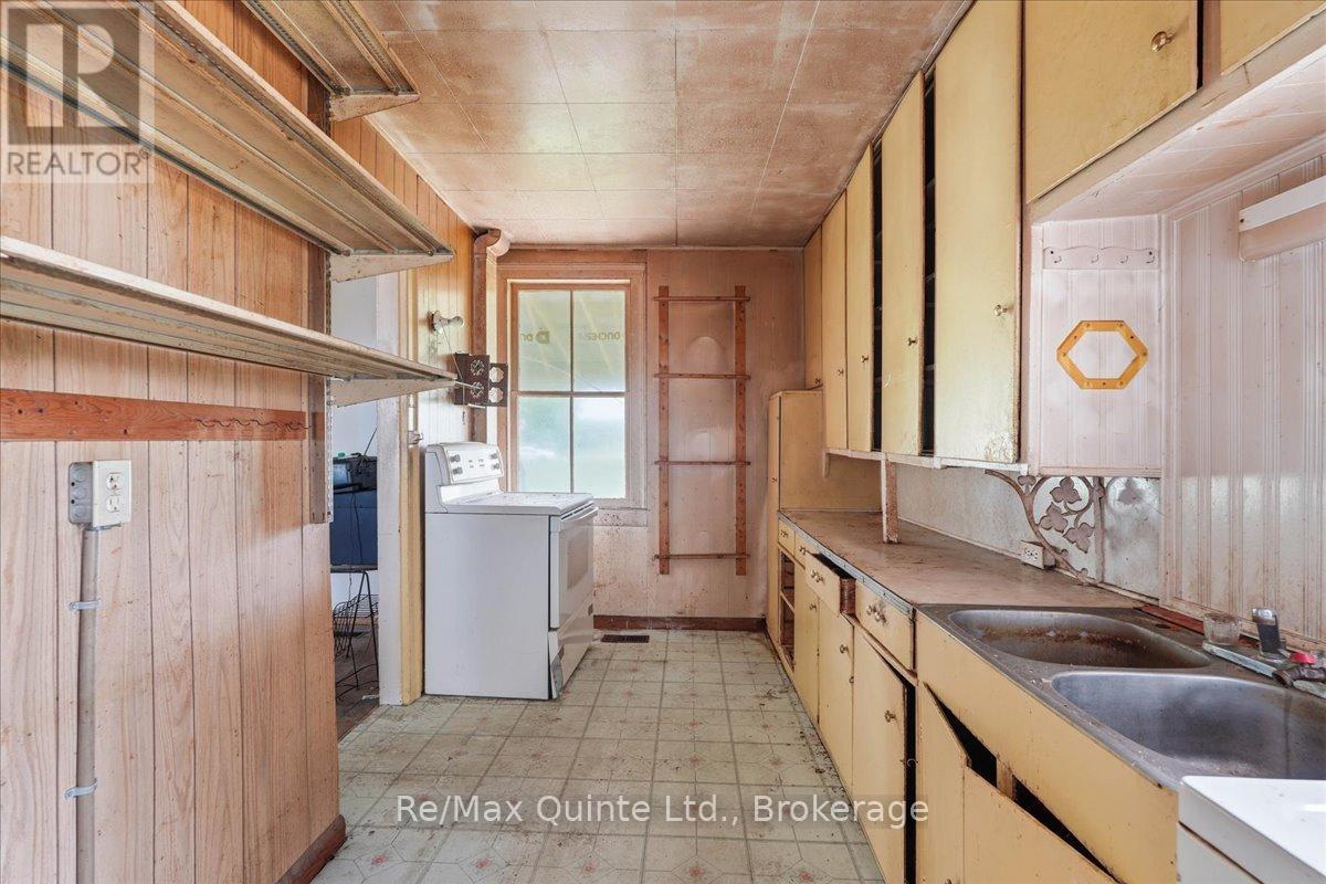 812 ENRIGHT ROAD N - 9
