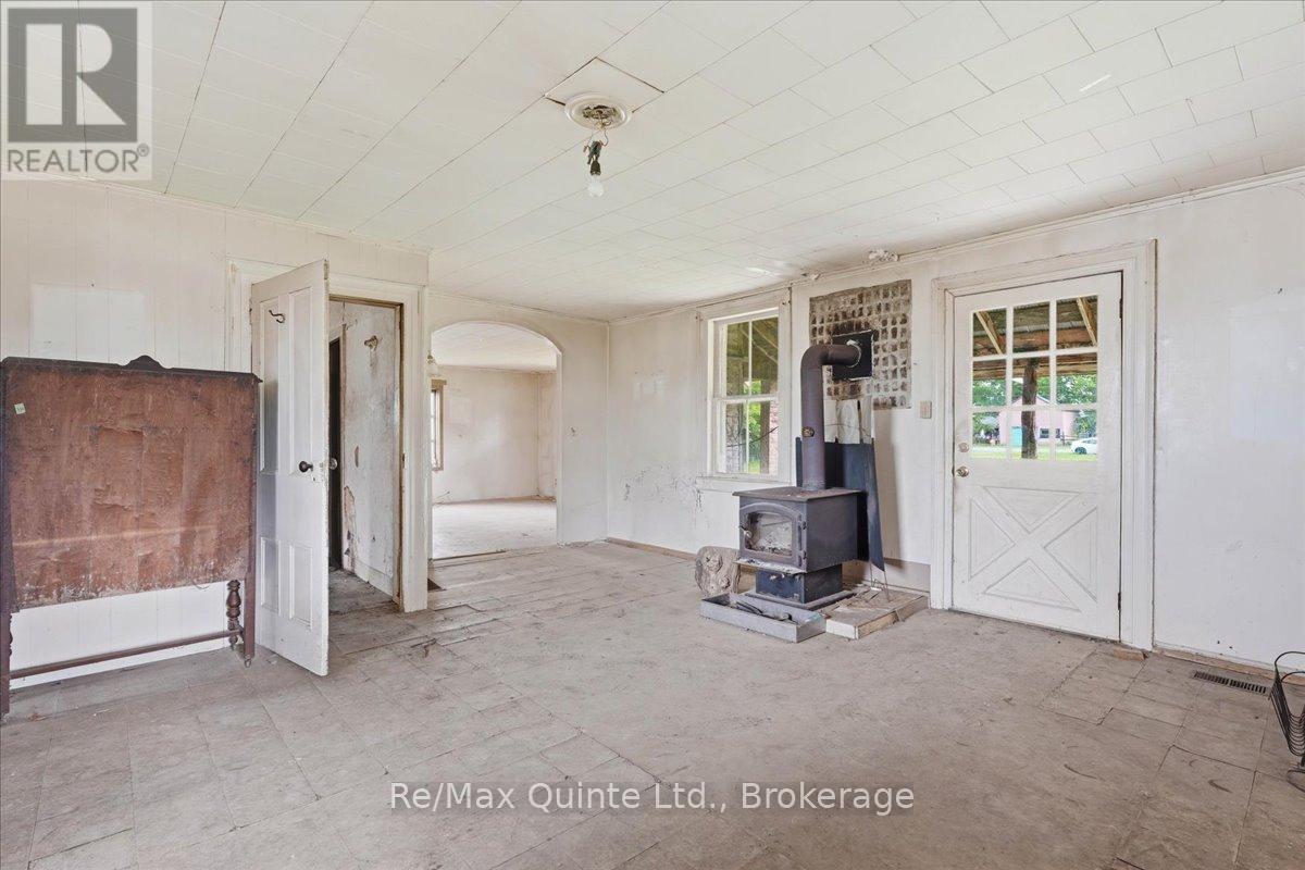 812 ENRIGHT ROAD N - 6